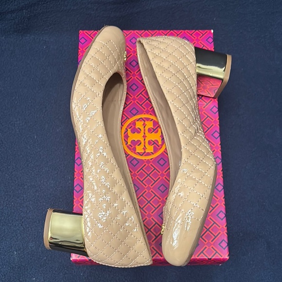 Tory Burch Cream Quilted Women's Shoes - Picture 3 of 8
